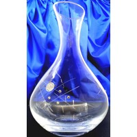 LsG-Crystal Láhev broušená 12 x SWAROVSKI krystal ručně broušená rytá dárkové balení satén dekor Karla dekantér-831 1700 ml 1 Ks.